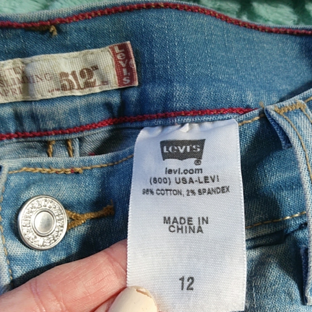 Levis 512 perfectly slimming capris - Picture 7 of 7